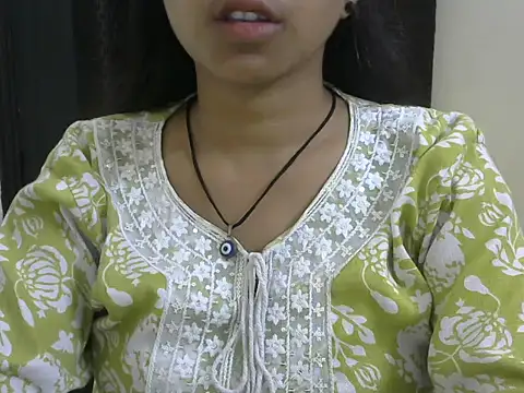 Snapshot of momo_lov chatting on 09-27-25, 05:12 momo lov online show from 09-27-25, 05:12