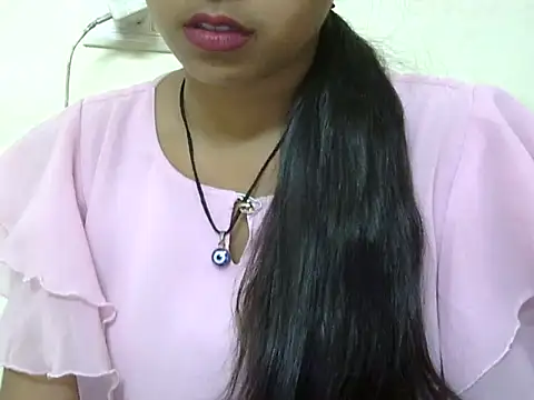 Snapshot of momo_lov chatting on 10-11-25, 05:17 momo lov online show from 10-11-25, 05:17