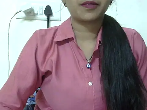 Snapshot of momo_lov chatting on 10-16-25, 06:03 momo lov online show from 10-16-25, 06:03