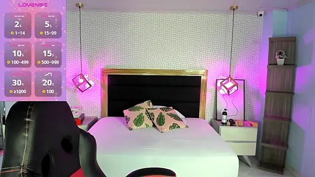 Snapshot of delilaquinn chatting on 03-21-25, 12:17 delilaquinn online show from 03-21-25, 12:17