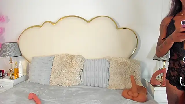 CahitlinBell online show from 10-16-25, 04:13