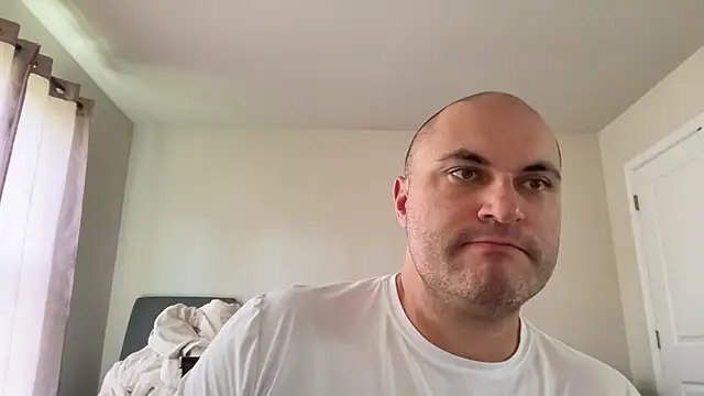 SluggishChase99 online show from 05-26-26, 04:25