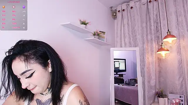 Snapshot of bella-green chatting on 12-30-24, 07:11 bella-green online show from 12-30-24, 07:11