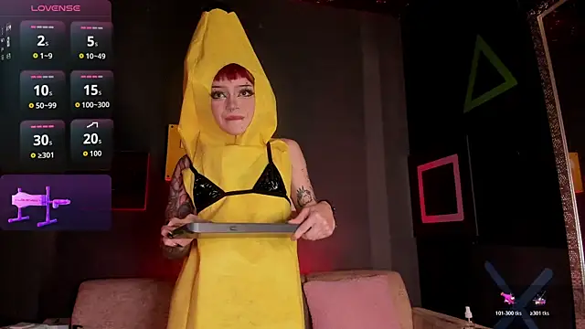 Snapshot of Elettra_Rou chatting on 11-08-25, 01:39 Elettra Rou online show from 11-08-25, 01:39