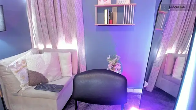 Snapshot of _alaiasmile_ chatting on 06-19-26, 07:17 alaiasmile online show from 06-19-26, 07:17