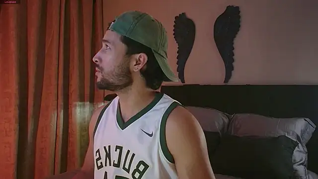 Snapshot of Valentinoford chatting on 02-06-26, 02:27 Valentinoford online show from 02-06-26, 02:27