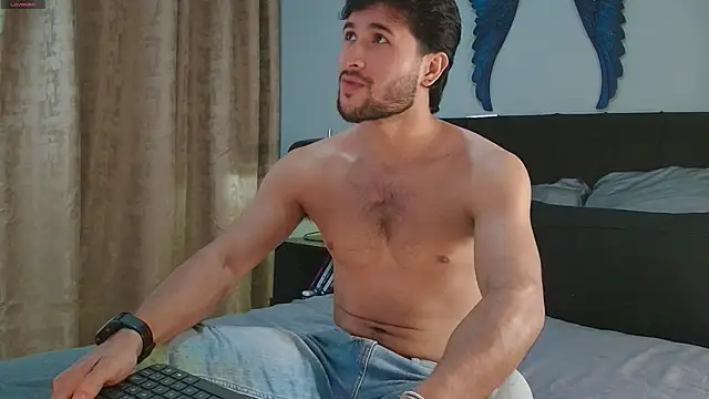 Snapshot of Valentinoford chatting on 02-24-26, 10:30 Valentinoford online show from 02-24-26, 10:30