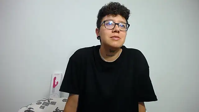 Snapshot of alex_noa chatting on 02-08-25, 01:32 alex noa online show from 02-08-25, 01:32