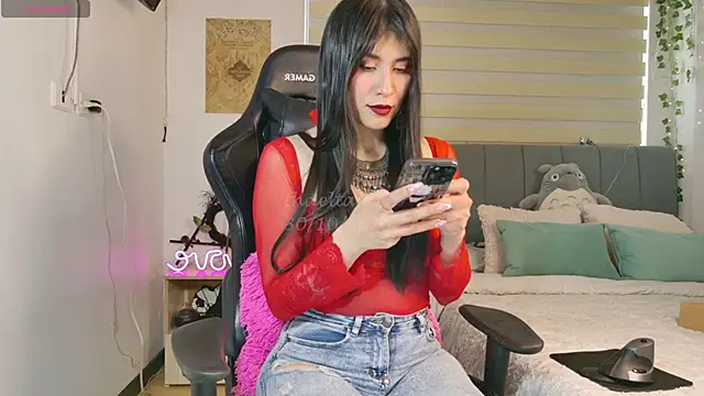  thaeltaylor online show from 10-30-25, 08:53