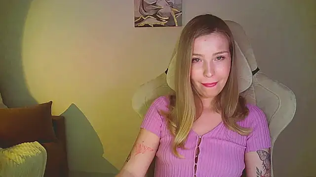 Snapshot of mia_raspberrie chatting on 06-22-26, 09:56 mia raspberrie online show from 06-22-26, 09:56