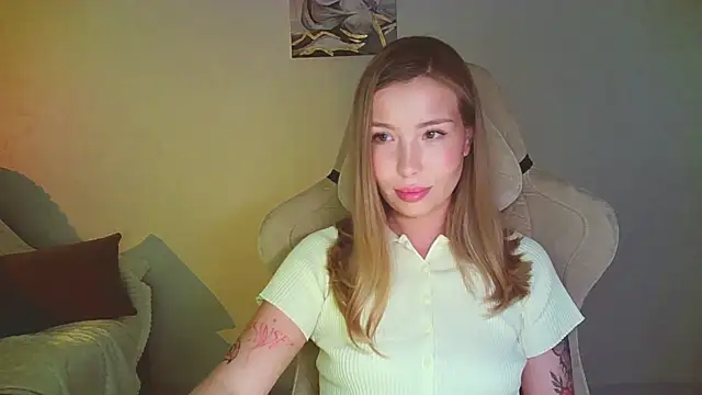 Snapshot of mia_raspberrie chatting on 07-14-26, 09:31 mia raspberrie online show from 07-14-26, 09:31
