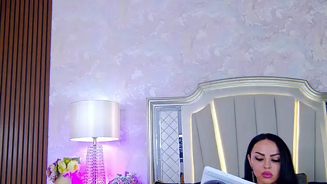 Issadorra online show from 02-16-25, 05:59