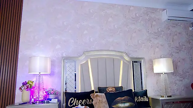 Issadorra online show from 09-27-25, 05:45