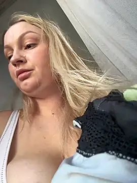 Snapshot of Teya_moon_ chatting on 12-21-24, 12:49 Teya moon  online show from 12-21-24, 12:49