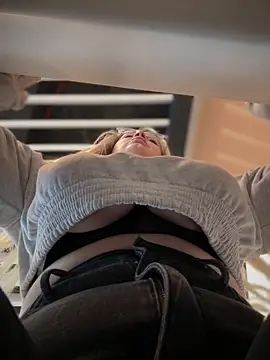 Snapshot of Teya_moon_ chatting on 01-22-25, 11:12 Teya moon  online show from 01-22-25, 11:12