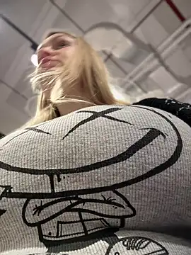 Snapshot of Teya_moon_ chatting on 02-23-25, 12:37 Teya moon  online show from 02-23-25, 12:37