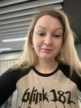 Snapshot of Teya_moon_ chatting on 03-03-25, 11:44 Teya moon  online show from 03-03-25, 11:44