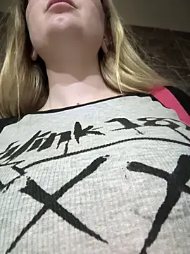 Snapshot of Teya_moon_ chatting on 03-13-25, 01:50 Teya moon  online show from 03-13-25, 01:50