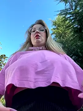 Snapshot of Teya_moon_ chatting on 09-10-25, 02:06 Teya moon  online show from 09-10-25, 02:06