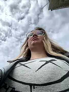 Teya moon  online show from 04-21-26, 12:33