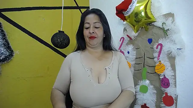 Snapshot of Catalina_JH chatting on 12-07-24, 02:24 Catalina JH online show from 12-07-24, 02:24