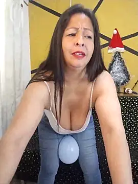 Snapshot of Catalina_JH chatting on 12-11-24, 03:15 Catalina JH online show from 12-11-24, 03:15