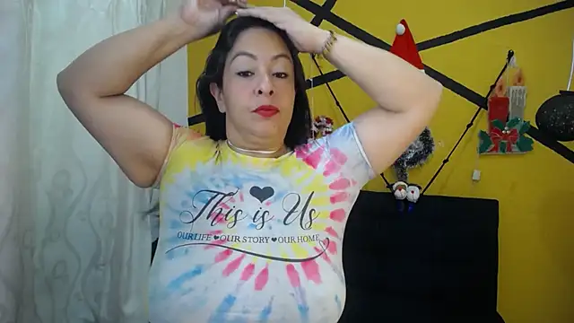 Snapshot of Catalina_JH chatting on 12-14-24, 12:23 Catalina JH online show from 12-14-24, 12:23