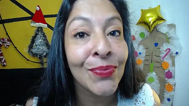 Snapshot of Catalina_JH chatting on 12-15-24, 06:37 Catalina JH online show from 12-15-24, 06:37