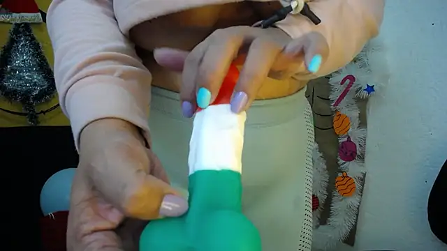 Snapshot of Catalina_JH chatting on 12-19-24, 03:19 Catalina JH online show from 12-19-24, 03:19