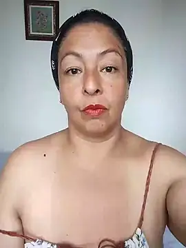 Snapshot of Catalina_JH chatting on 01-27-25, 02:35 Catalina JH online show from 01-27-25, 02:35