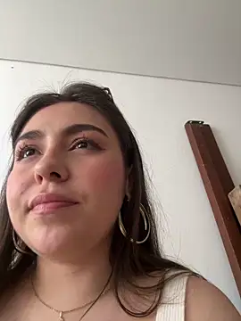 Snapshot of SofiMeza chatting on 12-13-24, 04:38 SofiMeza online show from 12-13-24, 04:38