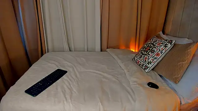 Snapshot of SofiMeza chatting on 02-04-25, 05:23 SofiMeza online show from 02-04-25, 05:23