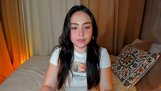 Snapshot of SofiMeza chatting on 02-08-25, 06:01 SofiMeza online show from 02-08-25, 06:01
