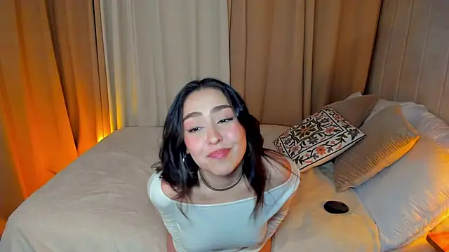 Snapshot of SofiMeza chatting on 02-10-25, 05:52 SofiMeza online show from 02-10-25, 05:52