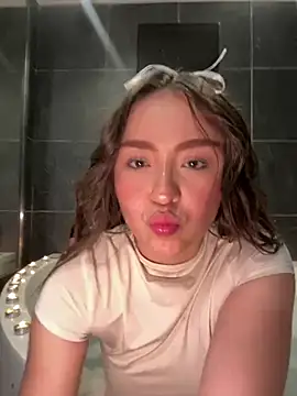 Snapshot of SofiMeza chatting on 02-14-25, 01:51 SofiMeza online show from 02-14-25, 01:51