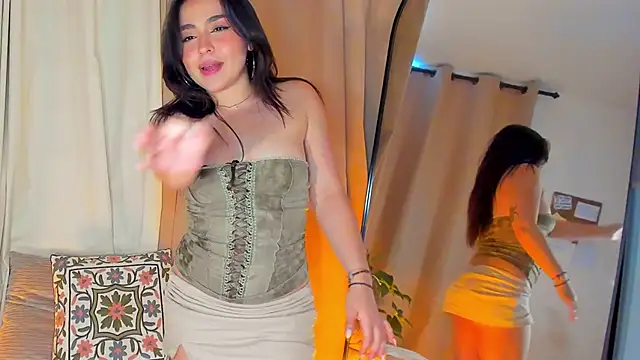Snapshot of SofiMeza chatting on 03-18-25, 06:37 SofiMeza online show from 03-18-25, 06:37