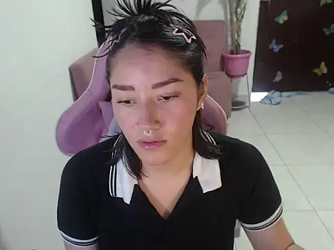 Snapshot of littleangel1_m chatting on 07-11-26, 10:11 littleangel1 m online show from 07-11-26, 10:11