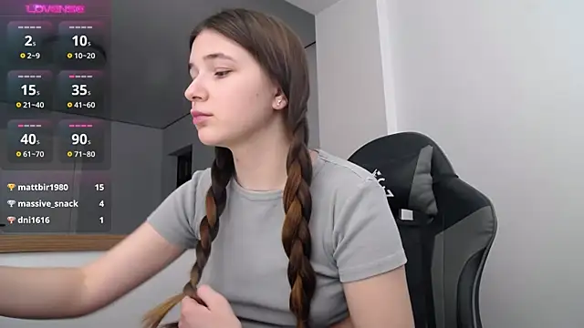 Snapshot of MakiimaStar chatting on 03-19-25, 09:06 MakiimaStar online show from 03-19-25, 09:06