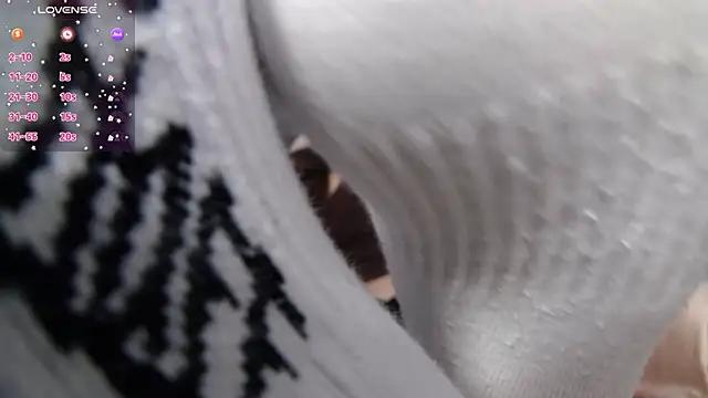 Snapshot of MakiimaStar chatting on 10-16-25, 04:46 MakiimaStar online show from 10-16-25, 04:46