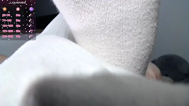 Snapshot of MakiimaStar chatting on 10-25-25, 04:42 MakiimaStar online show from 10-25-25, 04:42