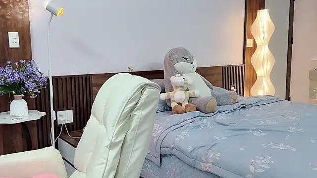  Ely  online show from 10-05-25, 03:32