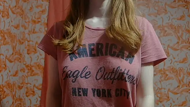 Snapshot of strawberrysmoothie chatting on 12-16-24, 11:39 strawberrysmoothie online show from 12-16-24, 11:39