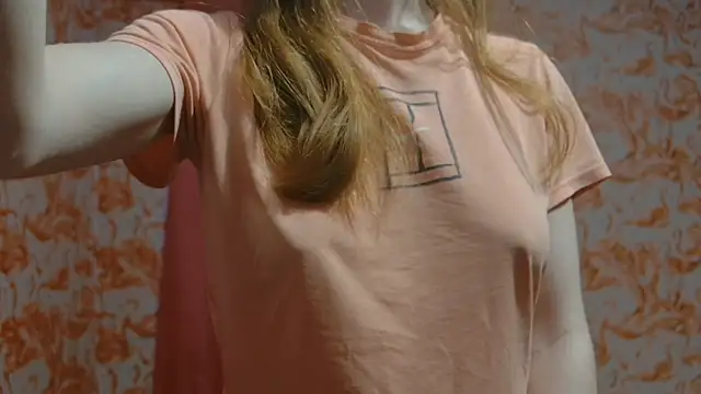 Snapshot of strawberrysmoothie chatting on 02-05-25, 11:06 strawberrysmoothie online show from 02-05-25, 11:06