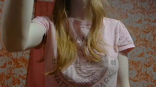 Snapshot of strawberrysmoothie chatting on 03-06-25, 03:46 strawberrysmoothie online show from 03-06-25, 03:46