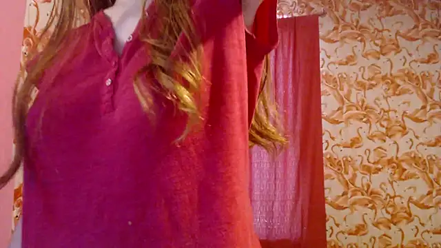 Snapshot of strawberrysmoothie chatting on 09-15-25, 09:37 strawberrysmoothie online show from 09-15-25, 09:37