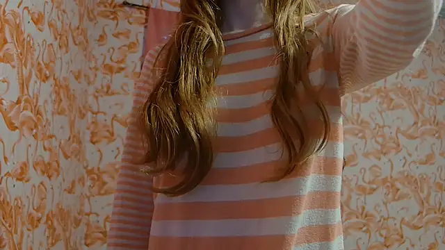 Snapshot of strawberrysmoothie chatting on 10-27-25, 08:24 strawberrysmoothie online show from 10-27-25, 08:24