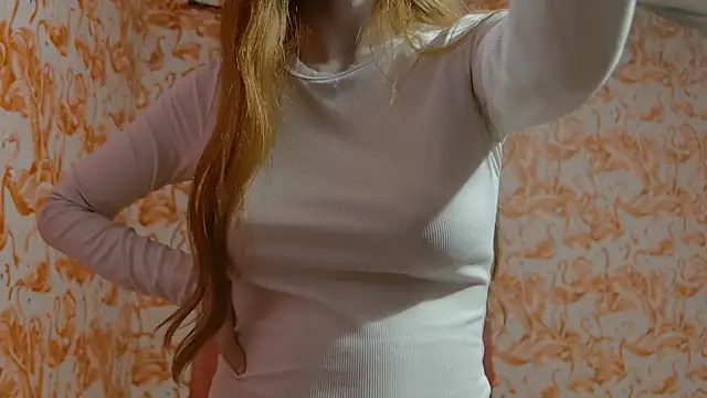 Snapshot of strawberrysmoothie chatting on 10-31-25, 01:06 strawberrysmoothie online show from 10-31-25, 01:06