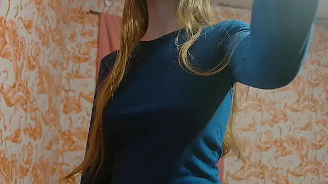 Snapshot of strawberrysmoothie chatting on 12-17-25, 01:00 strawberrysmoothie online show from 12-17-25, 01:00