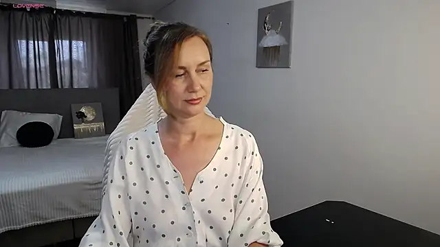 Snapshot of Vanessa_Nowak chatting on 05-20-26, 11:49 Vanessa Nowak online show from 05-20-26, 11:49