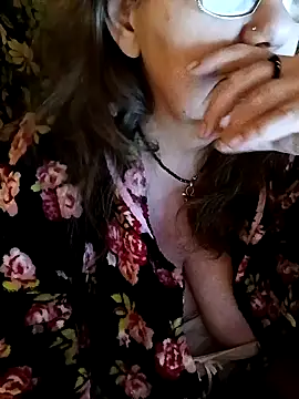 Snapshot of Snezhana chatting on 02-10-25, 12:19 Snezhana online show from 02-10-25, 12:19